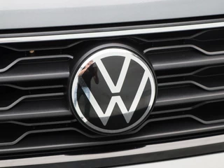 Volkswagen T-Roc 1.5 TSi 150 Pk Automaat Sport Business R-Line | Black Style | Camera | Stoelverwarming | Adaptive Cruise | Navigatie | CarPlay | Climatronic | 18 Inch | 89.335 Km !! / 12