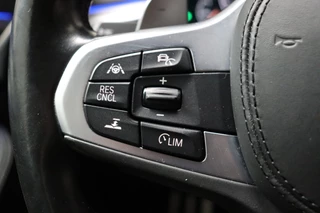 BMW 5 Series Touring 520i High Executive M Sport Pakket Automaat  / Navigatiesysteem Professional / Panoramadak / Comfortstoelen / Driving Assistant Plus / 19 Inch / Stoelverwarming voor+achter / Achteruitrijcamera / Hifi / Adaptieve LED-koplampen / Leder / DAB / 42