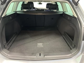 Volkswagen Passat Variant 1.5 TSI Highline NAVI CARPLAY CRUISE LM ECC. / 37