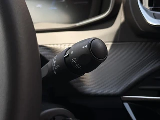 Peugeot 208 1.2 Hybrid 110 e-DCS6 Allure / 23