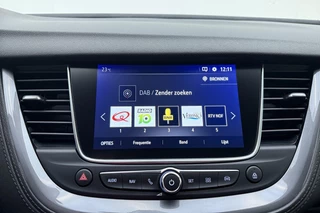 Opel Grandland X 1.2 Turbo Business Executive | Electrische achterklep | Navigatie | Camera | Half lederen bekleding | DAB radio | Apple Carplay | Extra getint glas / 28