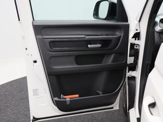 Volkswagen ID. Buzz GTX 4MOTION 79 kWh & 340 Pk | Trekhaak | Carplay | Cruise | Schuifdeuren L+R | Elektrische Stoelen | 20 Inch | Full LED  | 17.801 Km!! / 21