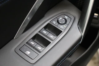 BMW X1 sDrive20i Executive M Sport Pakket Automaat  / Live Cockpit Professional / Shadow Line / Comfort Access / Head-Up Display / Adaptieve LED / 18 Inch / Parking Assistant Plus / Innovation Pack / Elektrisch Verstelbare Voorstoelen / Extra Getint Glas / 24