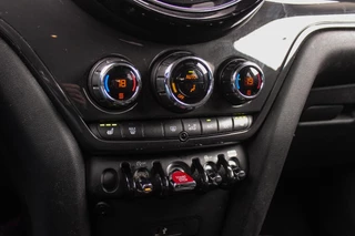 MINI Countryman 1.5 Cooper Essential | 1e eigenaar | NL auto | Driving Assistant | Camera | Sportstuur | Keyless entry | Stoelverwarming | LED | Carplay | DAB | Navigatie | PDC / 29