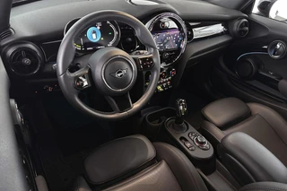 MINI Electric Camden Go Edition 33 kWh SOH 97% Apple CarPlay Achteruitrijcamera Sportstoelen Stoelverwarming / 6