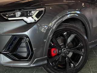 Audi Q3 35 TFSI S-Line Black Edition Pano Camera Leder Trekhaak 19'' / 6