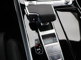 Audi Q8 60 TFSi e 490 Pk quattro S-Line Competition | Matrix Laser LED | Vierwielbesturing | B&O Audio | Valcona Leder | 22 Inch | Trekhaak | Head-Up | 20.328 Km!! / 38