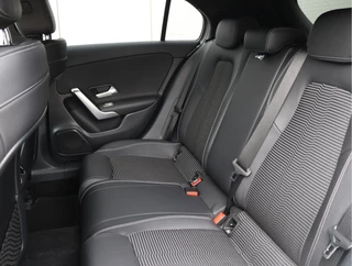 Mercedes-Benz A-Klasse 220 Launch Edition  | Widescreen | Camera | Org. NL / 22