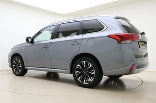 Mitsubishi Outlander 2.0 PHEV Automaat instyle | Navigatie | Lederen bekleding | Achteruitrijcamera | Elektrische achterklep | Stoel- en stuurverwarming | Verwarmd voorraam / 13