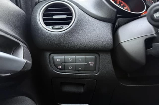 Fiat Punto Evo 0.9 TwinAir Racing 100pk | 5 Deurs | Airco | Parkeerhulp achter | Lichtmetalen Velgen | Bluetooth | Audio | Centrale vergrendeling / 18