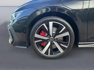 Volkswagen Golf 1.5 eHybrid GTE 272pk / 5JR Garantie / Pano / Trekhaak / DCC / Keyless / Matrix / 360 / HUD / 10