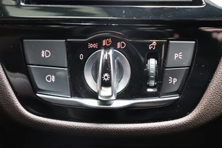 BMW 5 Series Touring 520i High Executive M Sport Pakket Automaat  / Live Cockpit Professional / Driving Assistant / Head-Up Display / Comfortstoelen / Achteruitrijcamera /  19 Inch / Exklusivleder 'Nappa' / DAB / Stoelverwarming / Hifi / Extra Getint Glas / Ambiance Verlichting / 26