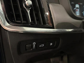 Volvo V90 2.0 T6 AWD Business Pro Automaat / Pano / leder / Harman Kardon / navi / camera/ head up / 17