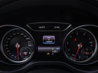 Mercedes-Benz CLA-klasse 180 Business Solution AMG Night Upgrade | Panoramadak | Camera | Apple CarPlay/Android Auto | LED | Navigatie| Stoelverwarming | 18" / 16