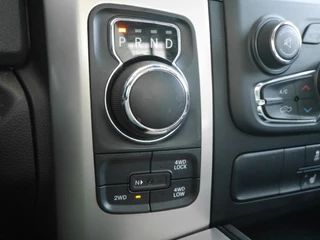 Dodge Ram 1500 5.7 V8 4x4 Crew Cab 5'7 Sport | Dubbele cabine | 3500KG Trekgewicht | Camera voor en achter | Sidesteps | Climate control | Trekhaak | Navigatie | Stoel en stuurverwarming / 24