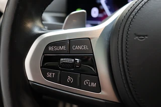BMW 3 Serie Touring 330e High Executive M Sport Pakket Automaat  / Live Cockpit Professional / SOH 93 % / Driving Assistant / Panoramadak / Trekhaak / Leder / Harman Kardon / Innovation Pack / Parking Assistant / Travel Pack / Curved Display / 19 Inch / Shadow Line / 43