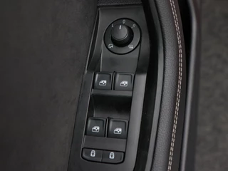 Škoda Superb Combi 1.5 TSi 150 Pk Automaat Sportline Business | Panoramadak | Trekhaak | Virtual Cockpit | Adaptive Cruise | Camera | LED | 19 Inch | 53.466 Km! / 22