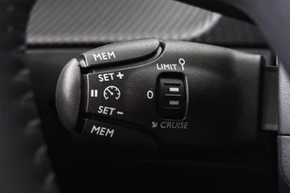 Peugeot 208 1.2 Hybrid 110 e-DCS6 Allure 2+6 jaar garantie / 26
