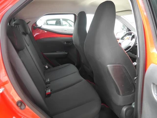 Toyota Aygo 1.0 VVT-i x-cite | Achteruitrijcamera | Airco | 5 Deurs | Lichtmetalen velgen | Led dagrijverlichting | Apple Carplay/Android Auto | Elektrische ramen voor / 11