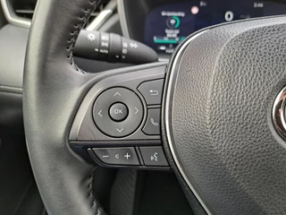 Toyota Corolla Cross 2.0 HYBRID 184PK FIRST-EDITION BLIND-SPOT EL-ACHTERKLEP LM-VELGEN KEYLESS PARK-SENSOREN STOELVERW DRAADLOOS-LADEN AD-CRUISE BLUETOOTH / 17