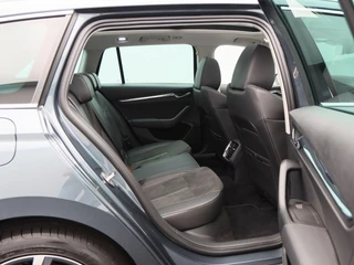 Skoda Octavia Combi 1.4 TSi 204 PK iV PHEV Business Plus | Stoelverwarming | Panoramadak | Camera | Adaptive Cruise | Head UP | 18 Inch | 95.33 Km !! / 40