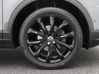 Volkswagen T-Roc 1.5 TSi 150 Pk Automaat Sport Business R-Line | Black Style | Camera | Stoelverwarming | Adaptive Cruise | Navigatie | CarPlay | Climatronic | 18 Inch | 89.335 Km !! / 6