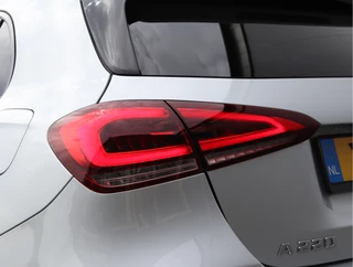 Mercedes-Benz A-Klasse 220 Launch Edition  | Widescreen | Camera | Org. NL / 13