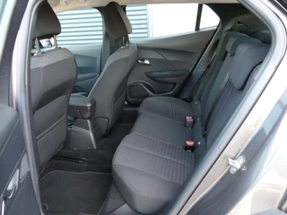 Peugeot 2008 1.2 PureTech Active Pack | 100PK | Trekhaak | Cruise Control | Parkeersensoren Achter | Airco | Navigatie | Climate Control | / 24