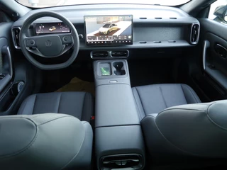 Leapmotor B05 ProMax Design 67.1 kWh | Panoramadak | Elektrisch verstelbare stoelen | Stuurwiel verwarming | Apple carplay/Android auto | Sfeerverlichting | Regensensor | Privacyglas | 19 inch lichtmetalen velgen / 8