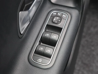 Mercedes-Benz CLA-klasse Shooting Brake 180 Business Solution 136 Pk Automaat | Stoelverwarming | Camera | Cruise Control | CarPlay | Climatronic | 16 Inch | 97.722 Km !! / 19