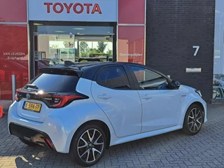 Toyota Yaris 1.5 Hybrid Executive DODEHOEK PARELMOER SPORTSTOELEN STOELVERWARMING PDC LED / 2