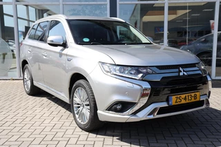 Mitsubishi Outlander 2.4 PHEV Pure+|Camera|Trekhaak|PDC| / 17