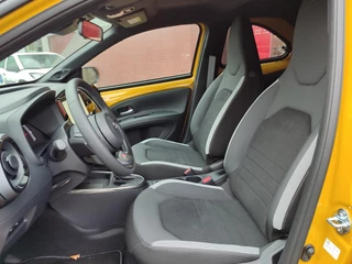 Toyota Aygo X HYBRID 115 GR-SPORT JBL-AUDIO 18''LM-VELGEN KEYLESS PARK-SENSOREN STOELVERW NAVI CLIMA AD-CRUISE / 26