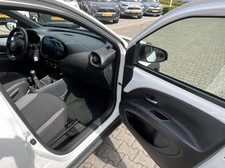 Toyota Aygo X PLAY / 18