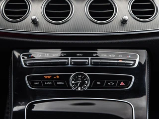 Mercedes-Benz E-klasse 220 d AMG Line Night Edition Panoramadak Widescreen Sfeerverlichting Apple CarPlay Android Auto Camera Stoelverwarming LED / 29