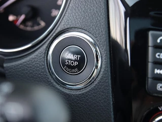 Nissan Qashqai 1.2 116PK Tekna | Panoramadak | Trekhaak | / 50