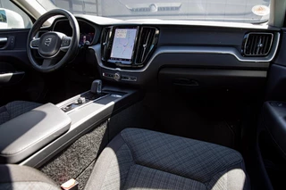Volvo XC60 2.0 T6 Plug-in hybrid AWD Core Bright Long Range|Panorama / 23