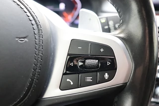 BMW 5 Series Touring 520i High Executive M Sport Pakket Automaat  / Live Cockpit Professional / Driving Assistant / Head-Up Display / Comfortstoelen / Achteruitrijcamera /  19 Inch / Exklusivleder 'Nappa' / DAB / Stoelverwarming / Hifi / Extra Getint Glas / Ambiance Verlichting / 39