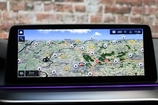 BMW 5 Serie Touring 520i High Executive M Sport Pakket Automaat  / Trekhaak / Panoramadak / Stoelverwarming / Nappa Leder / Comfortstoelen / Achteruitrijcamera / Apple Carplay / Driving Assistant / Cruise Control / Navigatie Professional / Adaptief Onderstel / 21
