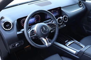 Mercedes-Benz B-Class 200 Luxury Line Panoramadak / Stuurwielverwarming / Stoelverwarming / 6