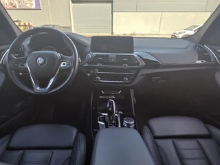 BMW X3 sDrive20i Launch Edition High Executive | Schuif-kanteldak | Climate Control | Parkeercamera / 12