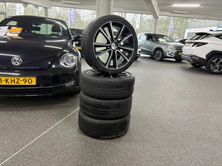 Mercedes-Benz B-Class 180 Ambition Nederlandse auto/ Trekhaak/ Parkeersensoren voor en achter/ Set winterbanden / 31
