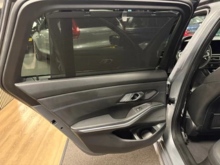 BMW 3-serie Touring 330e xDrive M-pakket facelift / Panorama-dak / head-up / 360 camera / Harman-Kardon / 23