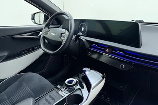 Kia EV6 GT-Line 77.4 kWh SOH: 100%! | Glazen schuifdak | Trekhaak | Stoel & Stuurverwarming | Electrische achterklep | Keyless | Rondomzicht camera / 19