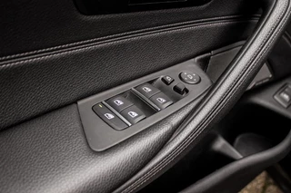 BMW 5-serie M550d xDrive High Executive | 2e eigenaar | Driving Assistant Plus | Innovation pakket | Stoelverwarming & -ventilatie | Stuurverwarming | Harman-kardon | 360 camera / 45