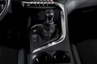 Peugeot 3008 1.2 PureTech 130 PK Active Pack Business Orig. NL  | Dig. Cockpit | Cruise | PDC | NAV + App. Conncect | ECC | Afn. Trekhaak | LM 19" | / 26