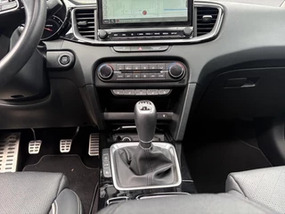 Kia XCeed 1.5 T-GDI MHEV ExecutiveLine | Airco | Navi | Camera | Stoelverwarming | Panoramadak | Stoelventilatie | Elektrische stoelen | / 24