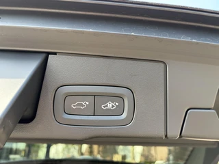 Volvo XC60 2.0 T8 Plug-in hybrid AWD Plus Dark / 13