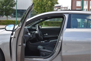 Mercedes-Benz A-Klasse 200 4MATIC 164 pk Premium  | Open dak | Camera | Carplay | DAB | Vrtual cockpit | Stoelverwarming | Full LED / 41