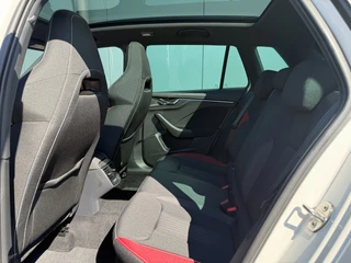 Skoda Kamiq 1.0 TSI Monte Carlo * Panoramadak * Parkeercamera * Navigatiesysteem * Keyless entry* / 6